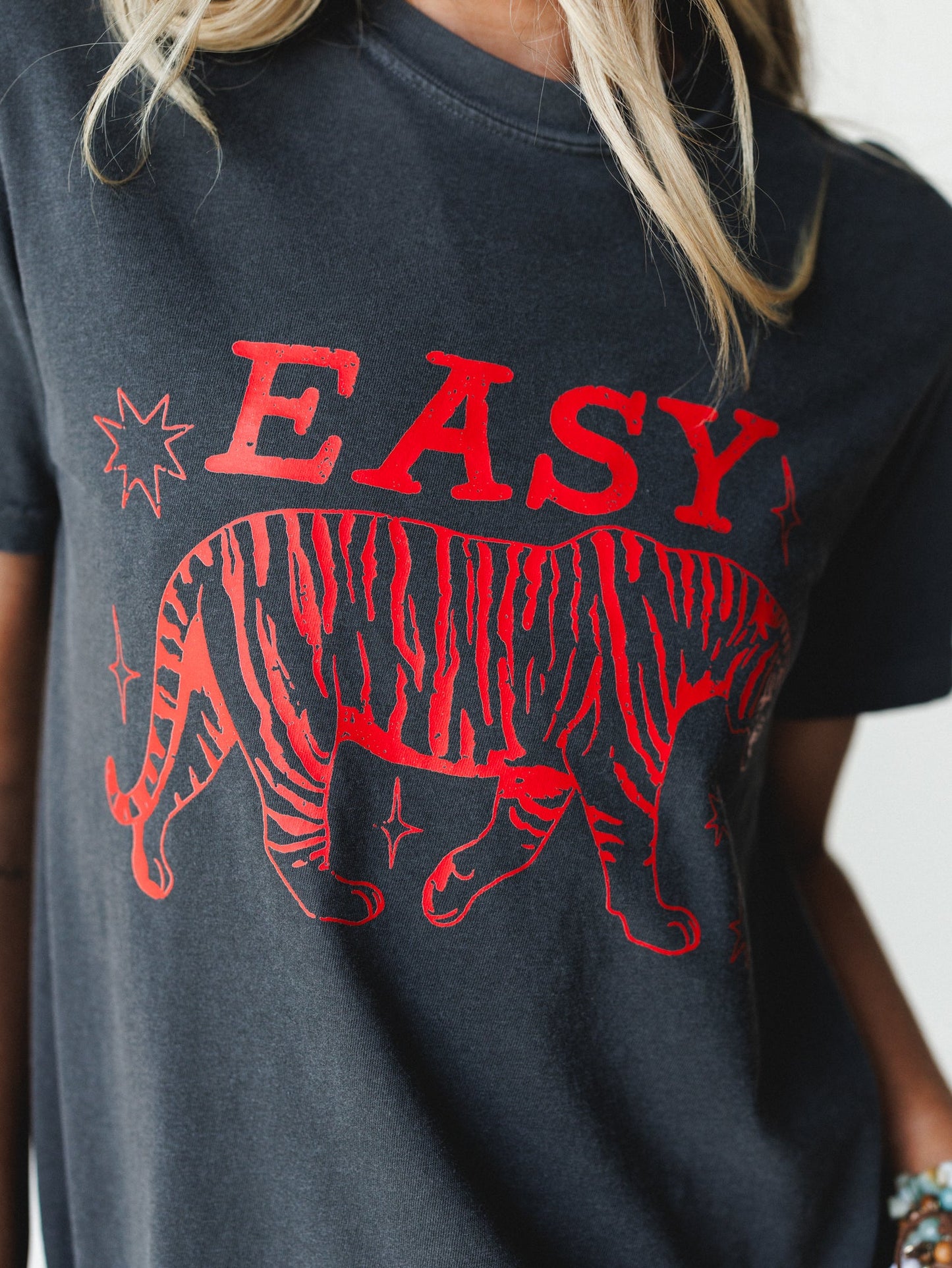 The Nest Easy Tiger Graphic Tee - Pepper