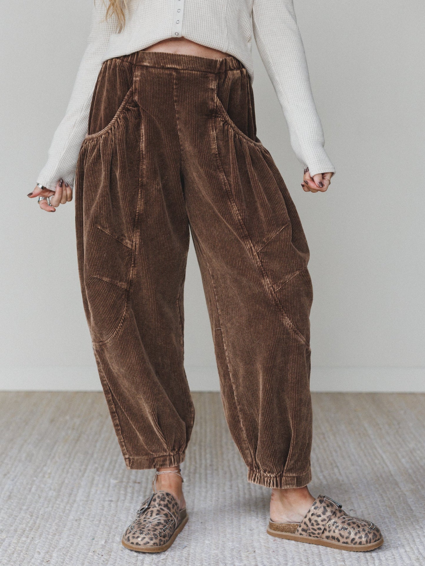 The Nest Nora Gathered Barrel Corduroy Pant - Brown