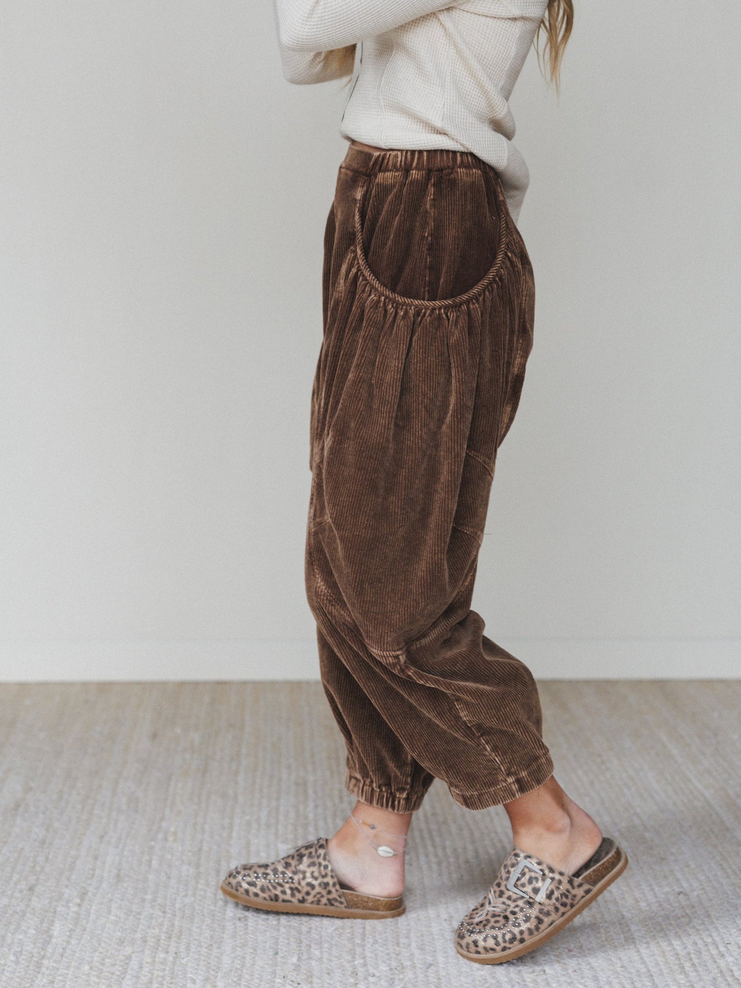 The Nest Nora Gathered Barrel Corduroy Pant - Brown