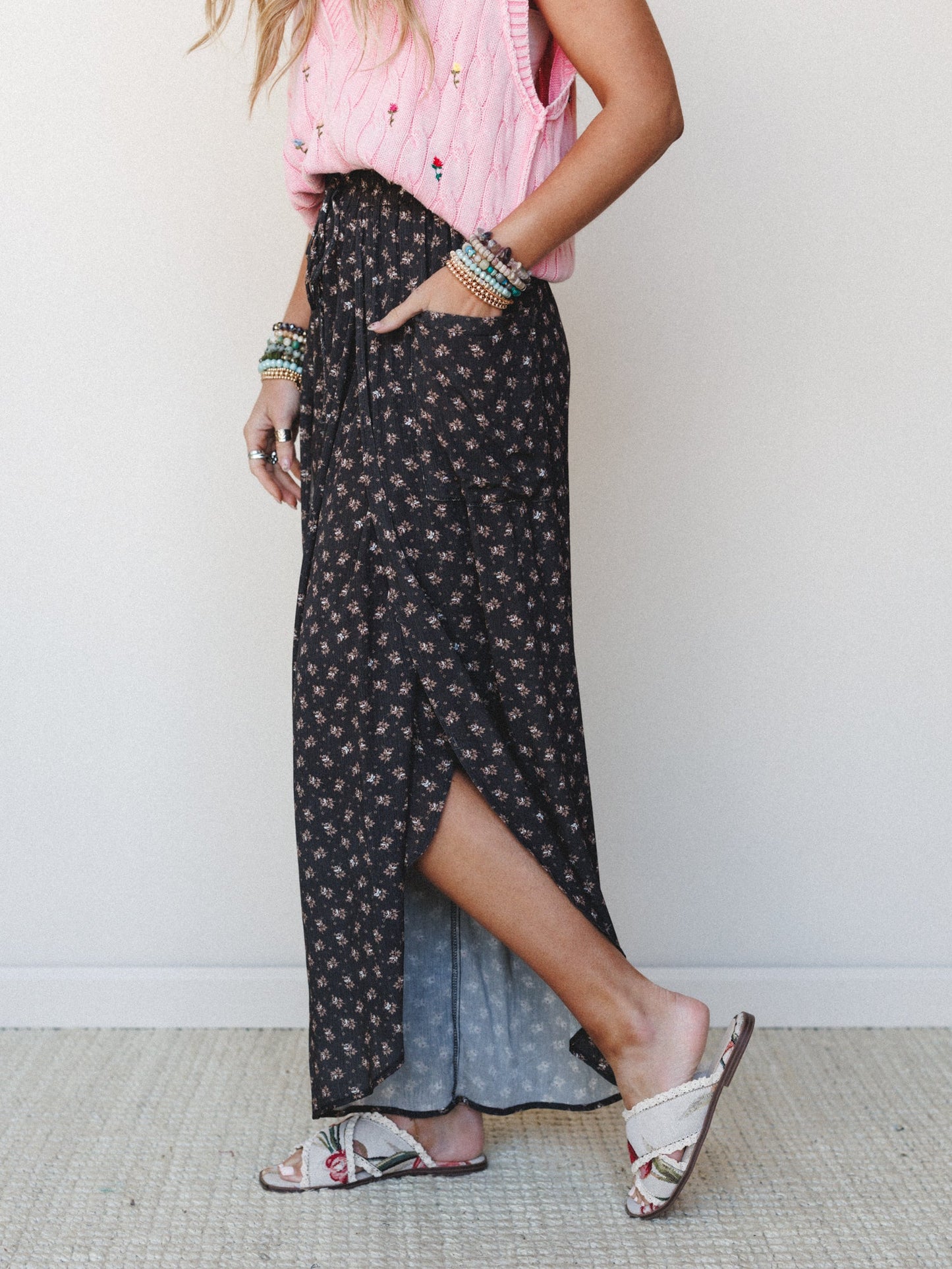 The Nest Wandering Flower Side Slit Pant - Iron