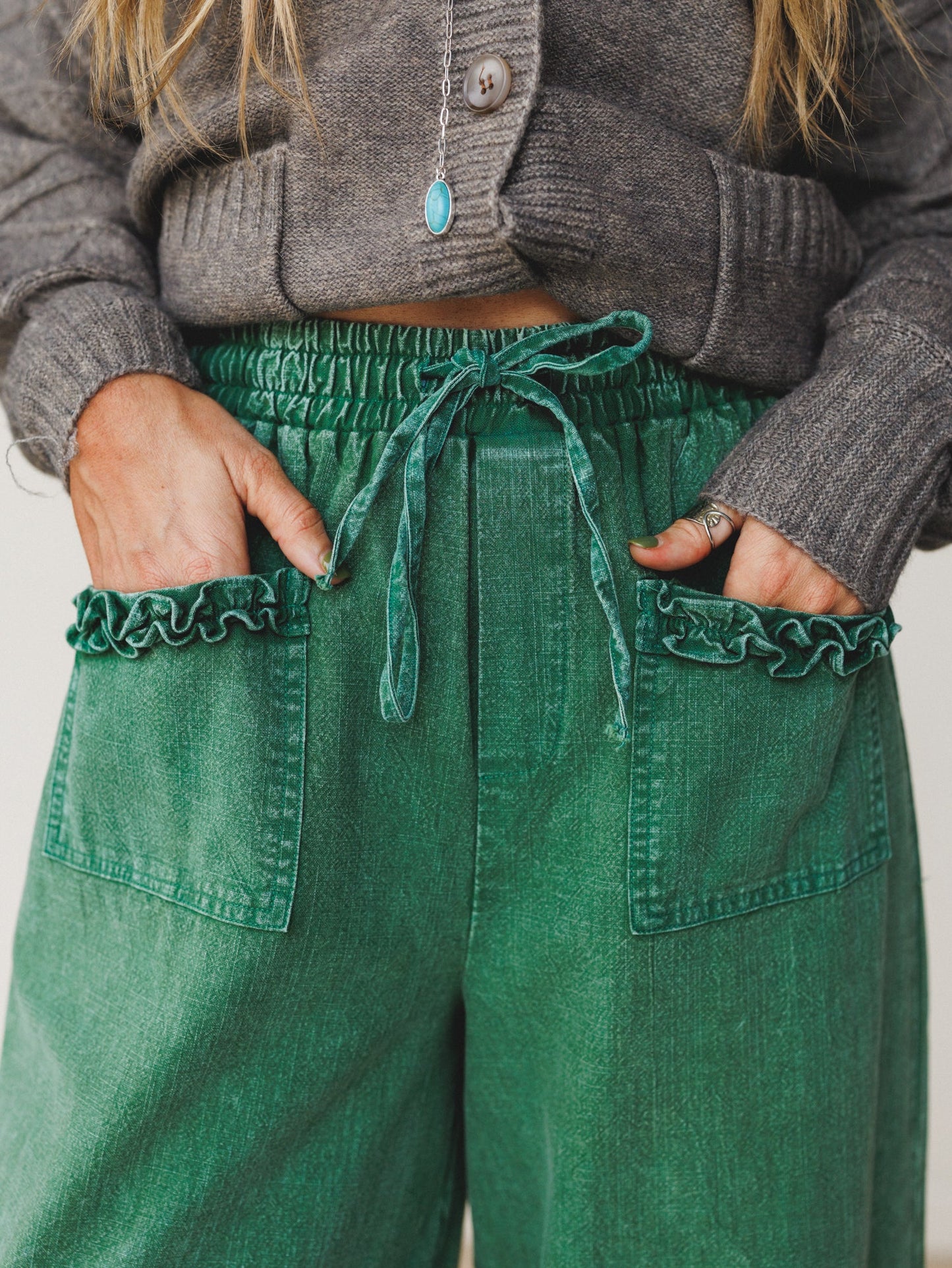Chase The Horizon Ruffle Pants - Green