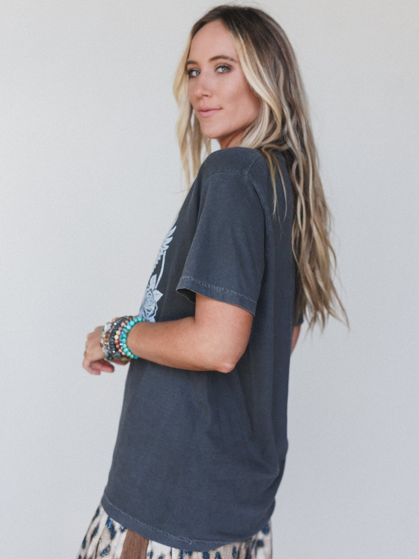 The Nest Soaring Romance Graphic Tee - Pepper
