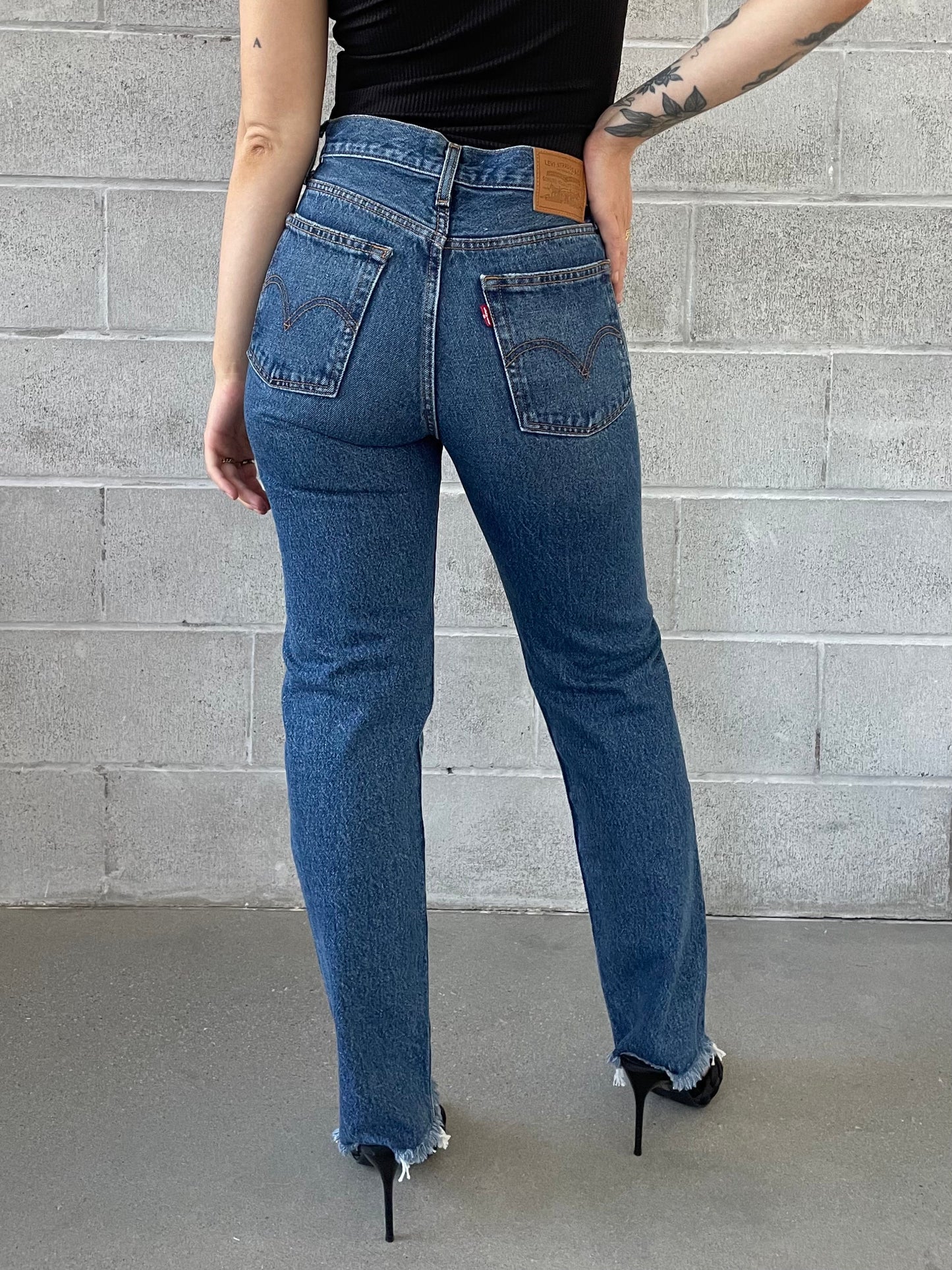 LEVI'S Wedgie Straight Medium Indigo Destructed